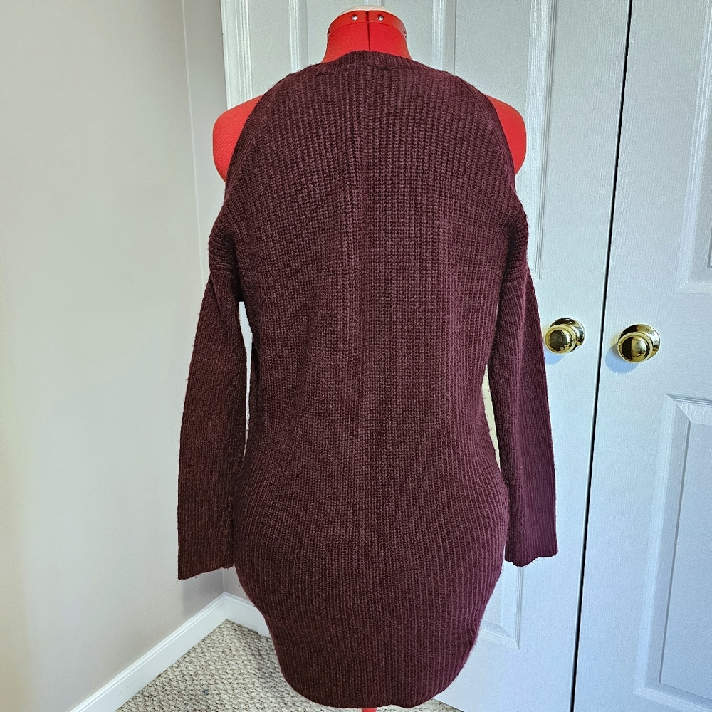 HP๐ Express Cold Shoulder Burgundy Cable Knit Sweater Dress - Size XS TP - Picture 7 of 9